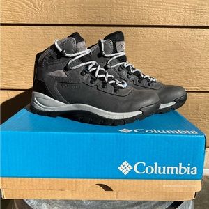 Columbia Newton Ridge Plus Women’s 8.5 waterproof - Like new in box